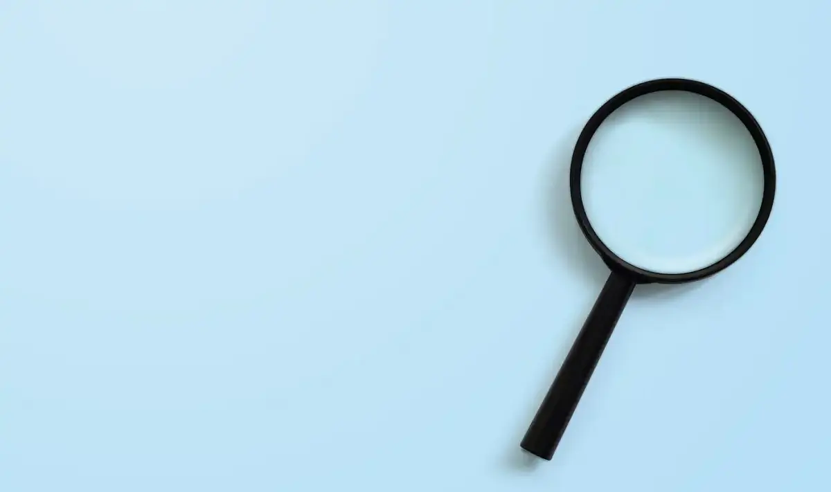 Lens of magnifying words